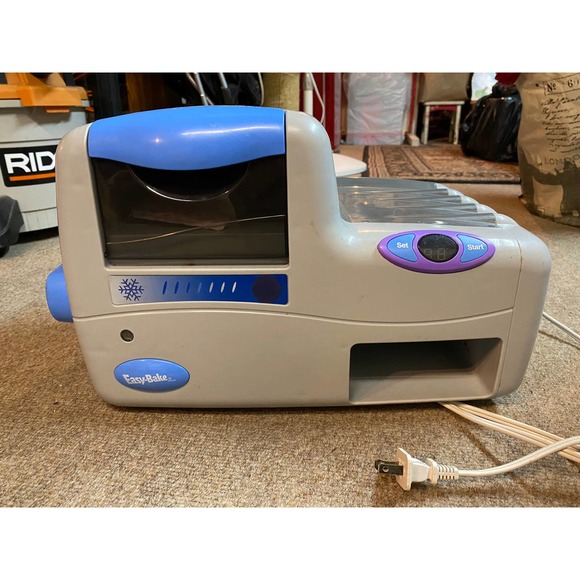 Easy Bake Oven - Picture 3 of 7